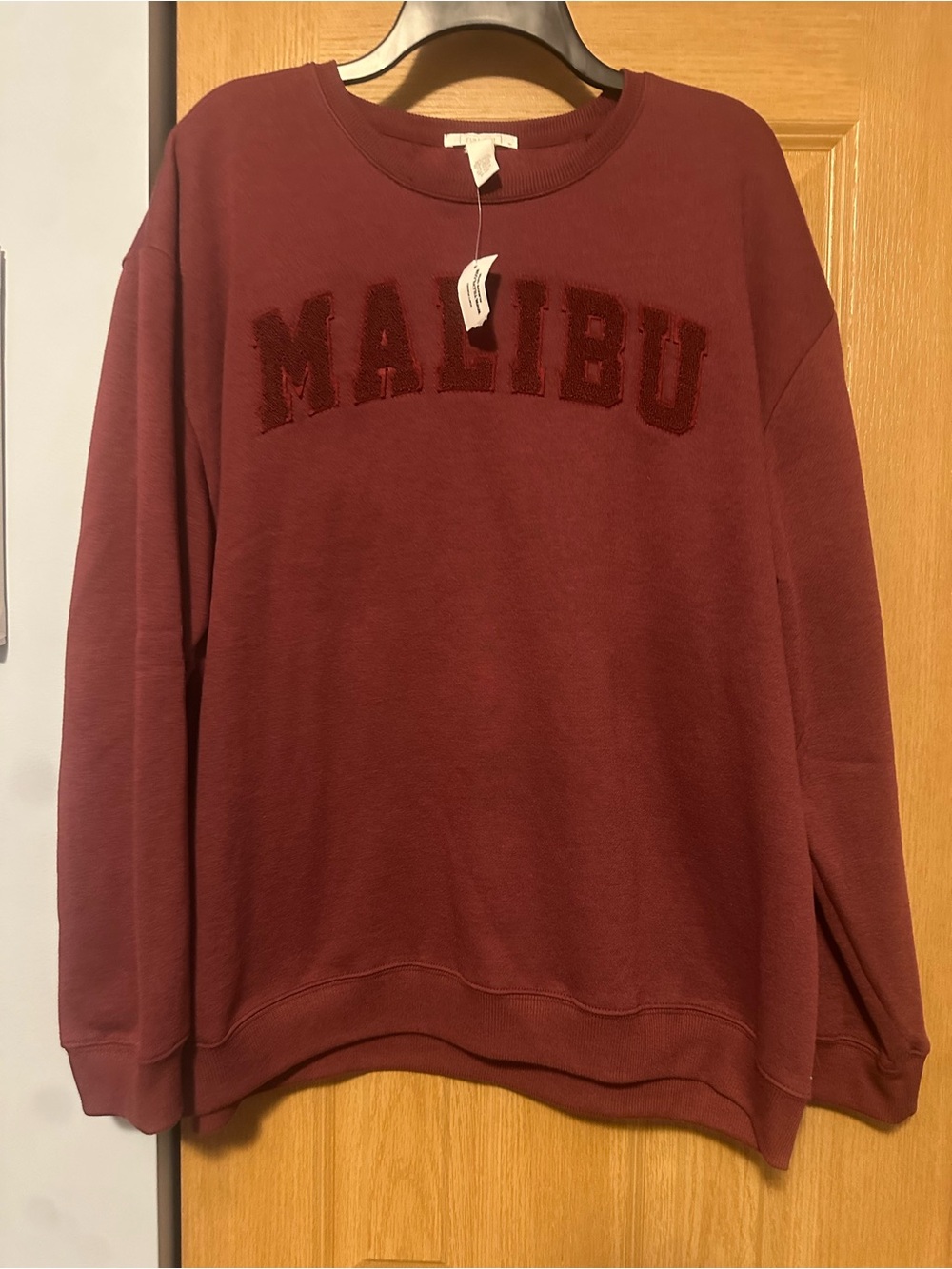 Full Tilt Malibu Crewneck Sweatshirt in Burgundy